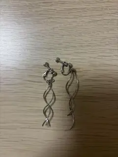シルバー ツイストデザイン イヤリング