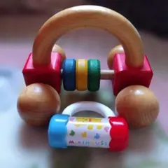 ミキハウスのガラガラと、木の車訳ありです。なかなか無いのです。お見逃し無くです。のサムネイル
