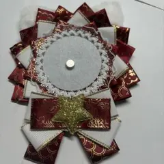 星型装飾付き赤白ロゼット