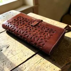 美品♡ゲンテン レザーフラワーカットワーク 長財布 L字ファスナー 本革 花柄のサムネイル