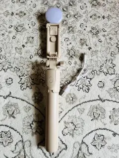 【3coinsスリコ】自撮り棒 ベージュ USB充電ケーブル付き