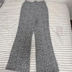 しまむら　ルティーク ゼブラ柄 フレアパンツ