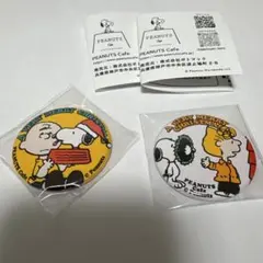 スヌーピー ピーナッツカフェ　クリスマスバージョン缶バッジ