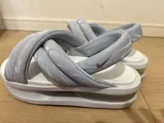 【値下げ】NIKE 厚底サンダル ライトグレーのサムネイル
