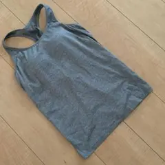 グレー　クロスバック　タンクトップ　UNIQLO スポーツウェア　エアリズム