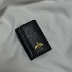 GUCCI ブラックレザーキーケース 蜂のロゴ付き