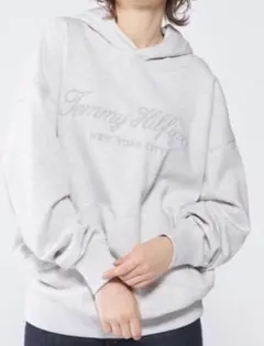 6割引【新品タグ付】トミーヒルフィガー　オーバーサイズロゴフーディ/ライトグレー