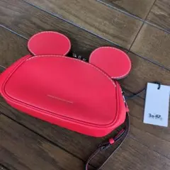 コーチ ミッキーマウス型赤本革クラッチバッグ