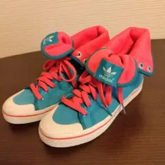希少adidas ハイカットスニーカー 　23cm