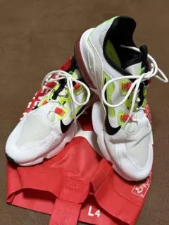 【新古品】NIKE スニーカー ホワイト 蛍光イエロー 24cmのサムネイル