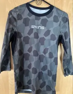 ［最終値下げ］SKINS 長袖トレーニングシャツ Mサイズ