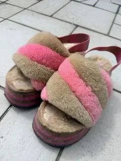UGG シープスキン プラットフォーム サンダル ピンク ベージュのサムネイル