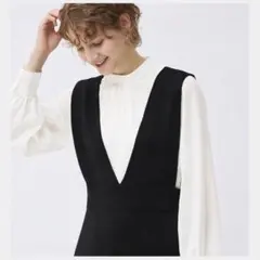 ジーユーGU ジャンパースカート（ L）黒　スリット　シンプル　伸縮性◎