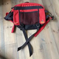 Nike ACG MAKALU Ⅱ メッシュポケット付きバッグ 赤