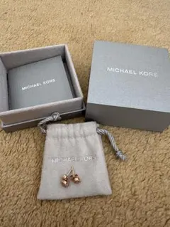 【美品】MICHAEL KORS ローズゴールドピアスのサムネイル