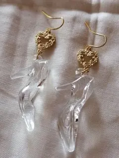 ハンドメイドピアス　[No.17]　パンプス　ゴールド