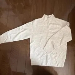 UNIQLO アイボリー タートルネック セーター