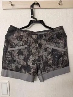 葉っぱ模様のショートパンツ　Lサイズ