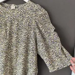 【新品】パフスリーブ　小花柄　半袖　マキシ丈　ワンピース　Mのサムネイル