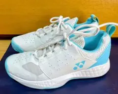 A美品ヨネックステニスシューズ パワークッションホワイトサックス23cm