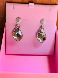 スワロフスキー　Swarovski ピアス