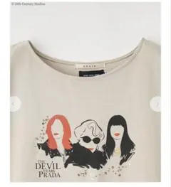 【プラダを着た悪魔】Stola. 別注イラストプリントTシャツ　ベージュのサムネイル