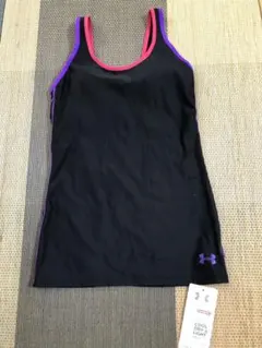 タンクトップ