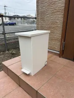 フットペダル式ホワイトごみ箱