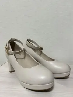 アンクルストラップパンプス アイボリー　代えパーツ付きのサムネイル