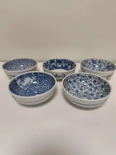 青い模様のボウル5個セット