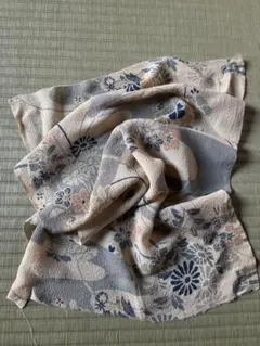 古布2781 正絹　大正縮緬　市松人形に向きそうな柄行き | 古布＊縮緬＊和素材正絹＊錦紗＊花丸檜扇手毬糸巻コマ