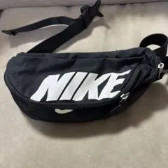NIKE ボディバッグ　黒