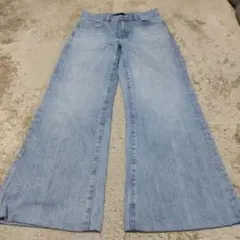 UNIQLO JEANS ライトブルーワイドレッグデニム