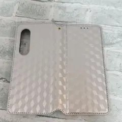 そ　Galaxy Z Fold4 5G ケース シルバー　手帳型　幾何学模様