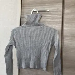ショート丈 グレー タートルネック トップス