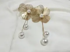 【大幅値引】花デザイン ゴールドパールピアス