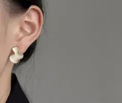 波形デザイン ゴールドトーンピアス