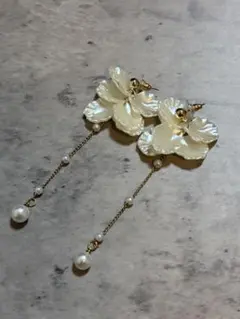 花モチーフピアス 花形ピアス パールビーズピアス結婚式ピアス ウェディング