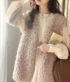 クラシカルエルフ　ボリュームプードルフェイクファーベスト　ベージュ