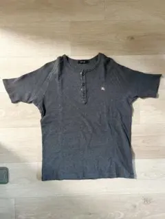 BURBERRY BLACK LABELヘンリーネックグレー Lロゴ刺繍のサムネイル