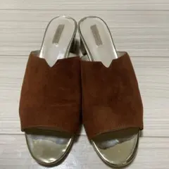 AUBANNISTAR ヒールがおしゃれなブラウンサンダルのサムネイル