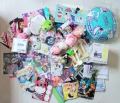 アニメ　グッズ　まとめ売り　大量　缶バッチ　アクスタ　カード　コナン　鬼滅の刃