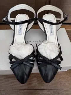 【訳あり】♥︎バックベルト♡パンプス♡日本製♡22.5♡新品未使用♡本革製のサムネイル