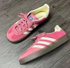 GAZELLE INDOOR多用途コンフォートスニーカー（ユニセックスピンク）