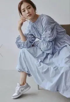 emmi ギャザーディテールワンピース