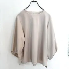 ナノ・ユニバースNANO universe ベージュ バルーンスリーブブラウスのサムネイル