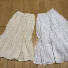 アイボリーフリルスカートとホワイトスカート