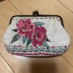 Accessorize がま口 コインケース 花柄 刺繍 ビーズ　アンティーク風