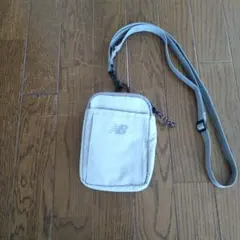 ニューバランス　ミニスクエアバックのサムネイル