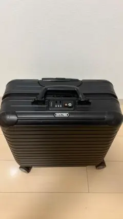 未使用】リモワ ボレロ 4輪 ビジネスキャリー 衣類と仕事用品を分別